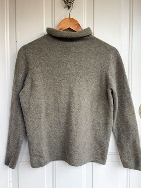 UNIQLO U 100% Wool Turtleneck Sweater – Size M – Heather Gray